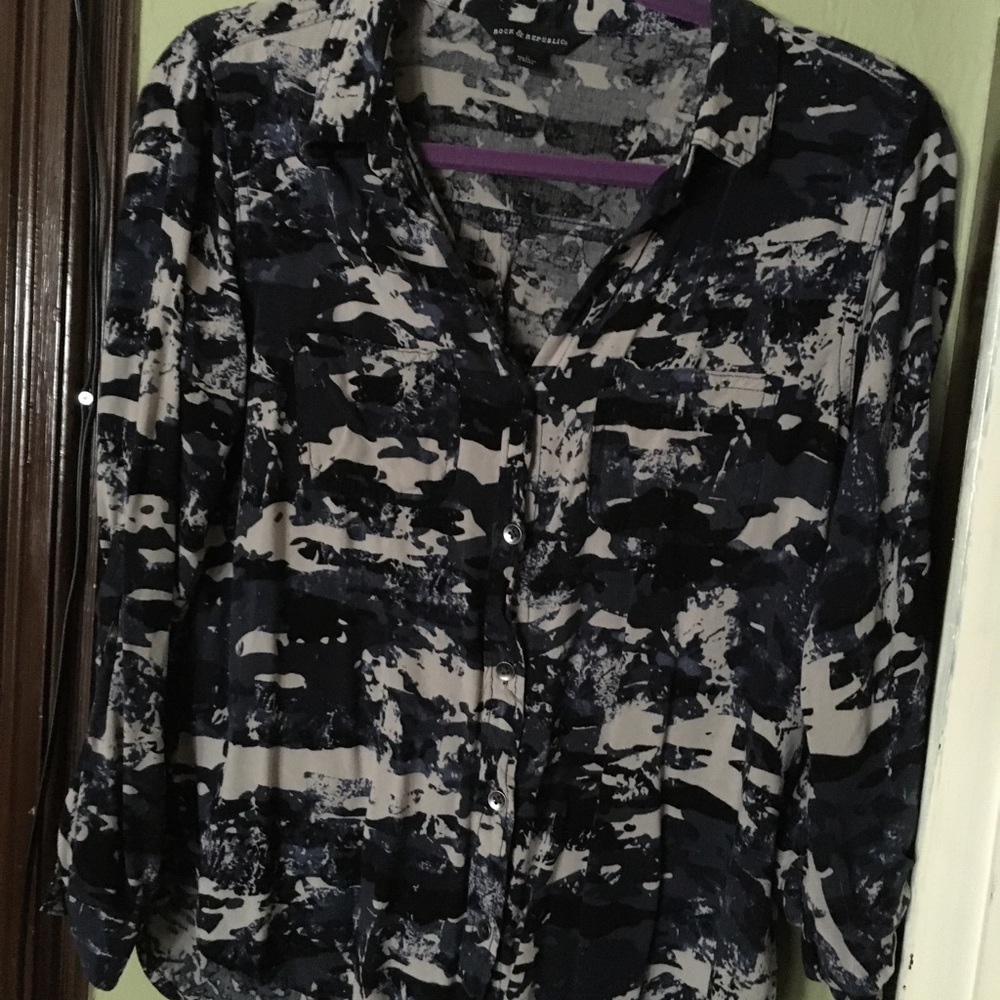 Rock & Republic blue camo button down 3/4 sleeve
